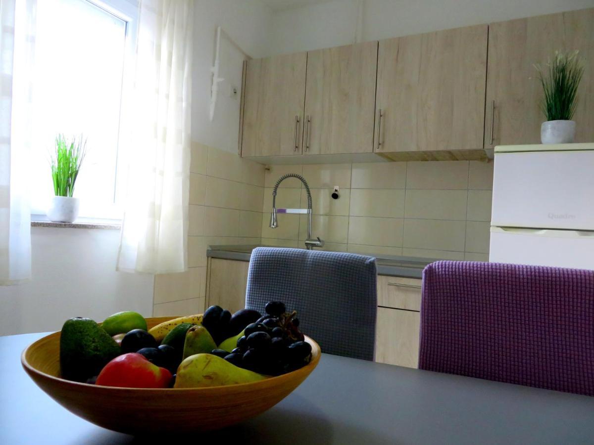 Beach Apartments Roza - The Garden Apartment Biograd Na Moru Exterior photo