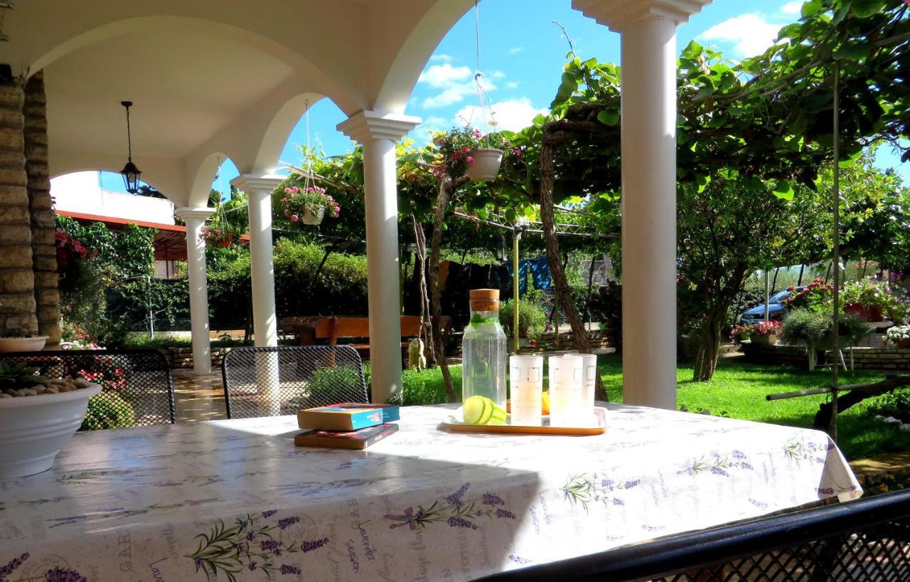 Beach Apartments Roza - The Garden Apartment Biograd Na Moru Exterior photo