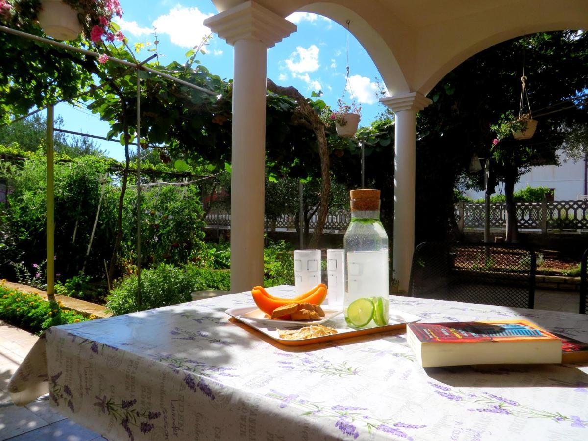 Beach Apartments Roza - The Garden Apartment Biograd Na Moru Exterior photo