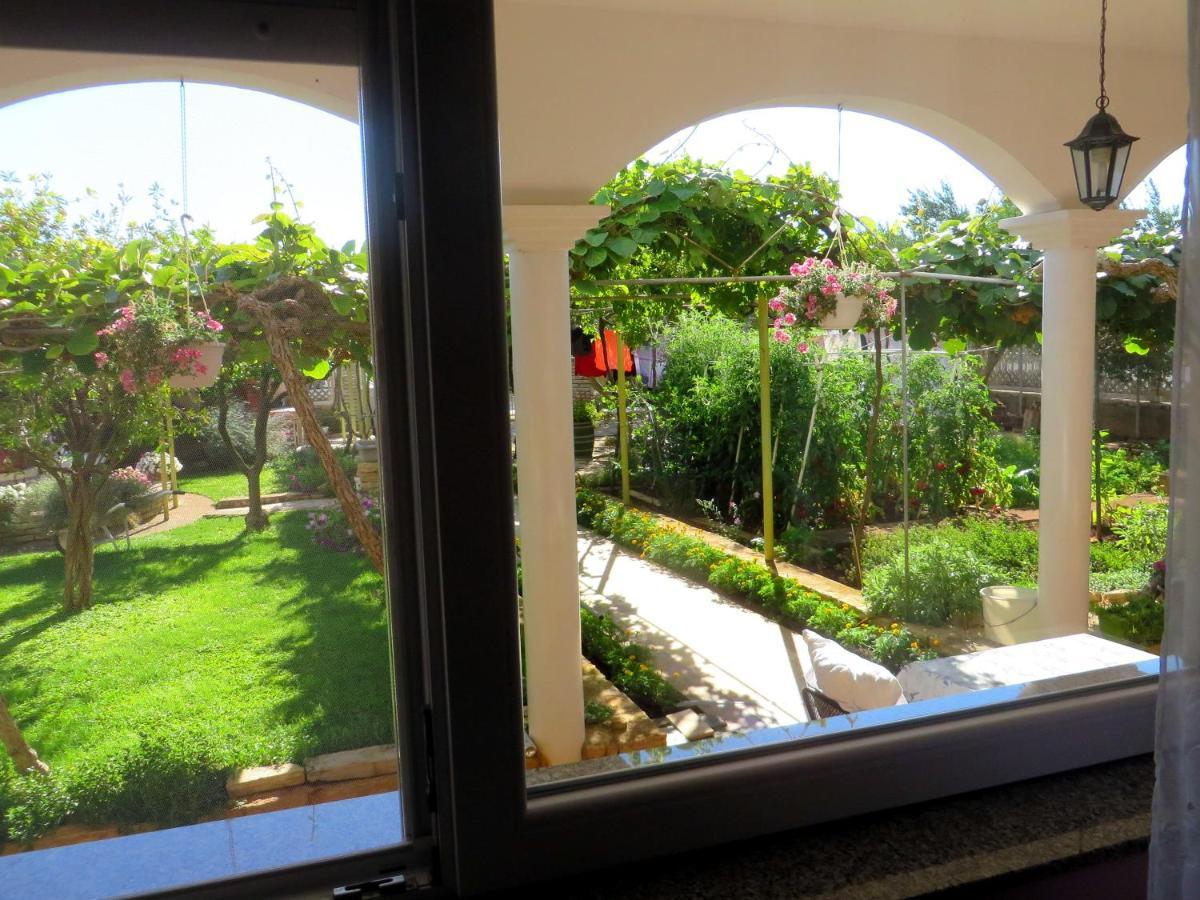 Beach Apartments Roza - The Garden Apartment Biograd Na Moru Exterior photo