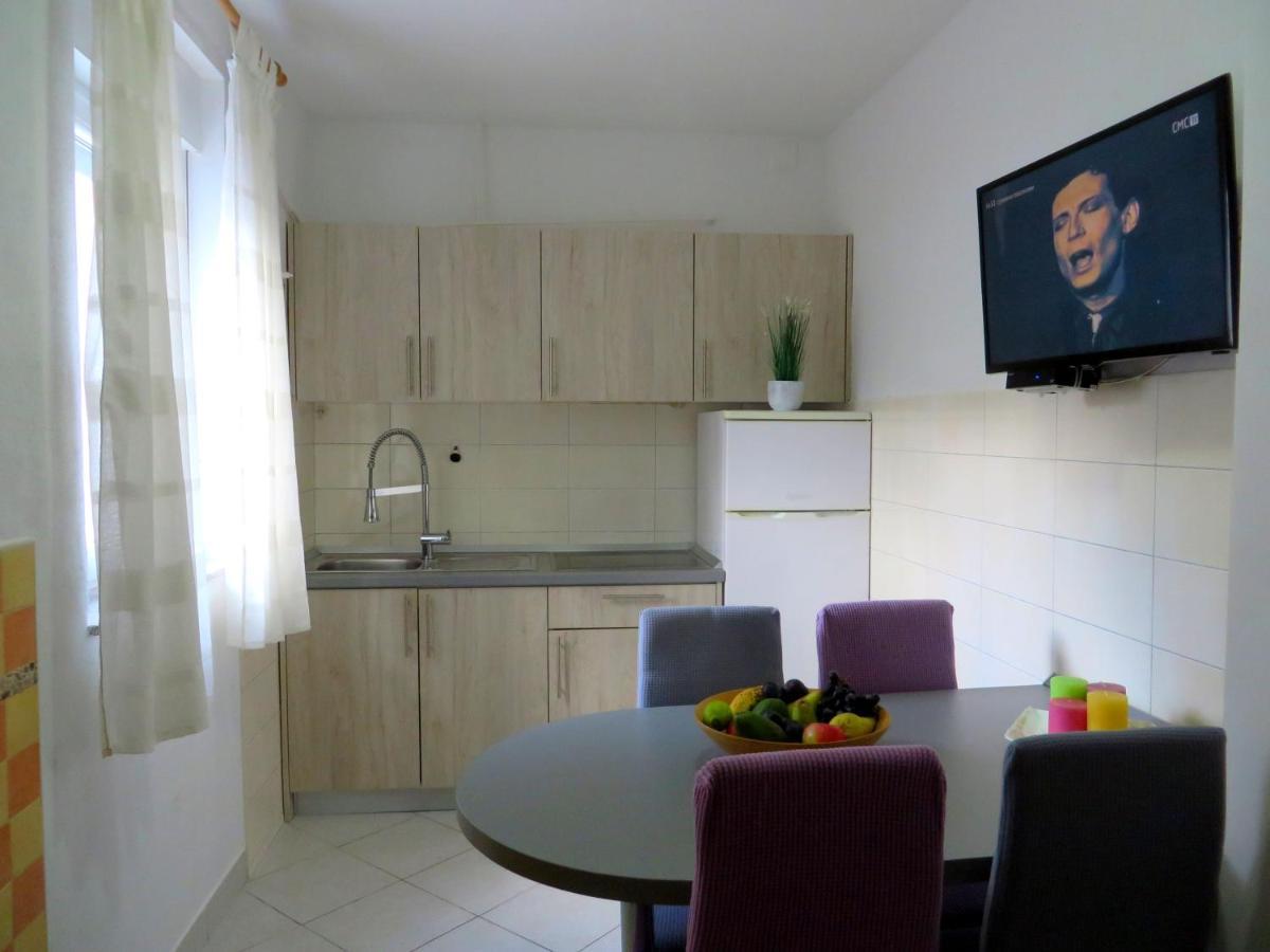 Beach Apartments Roza - The Garden Apartment Biograd Na Moru Exterior photo