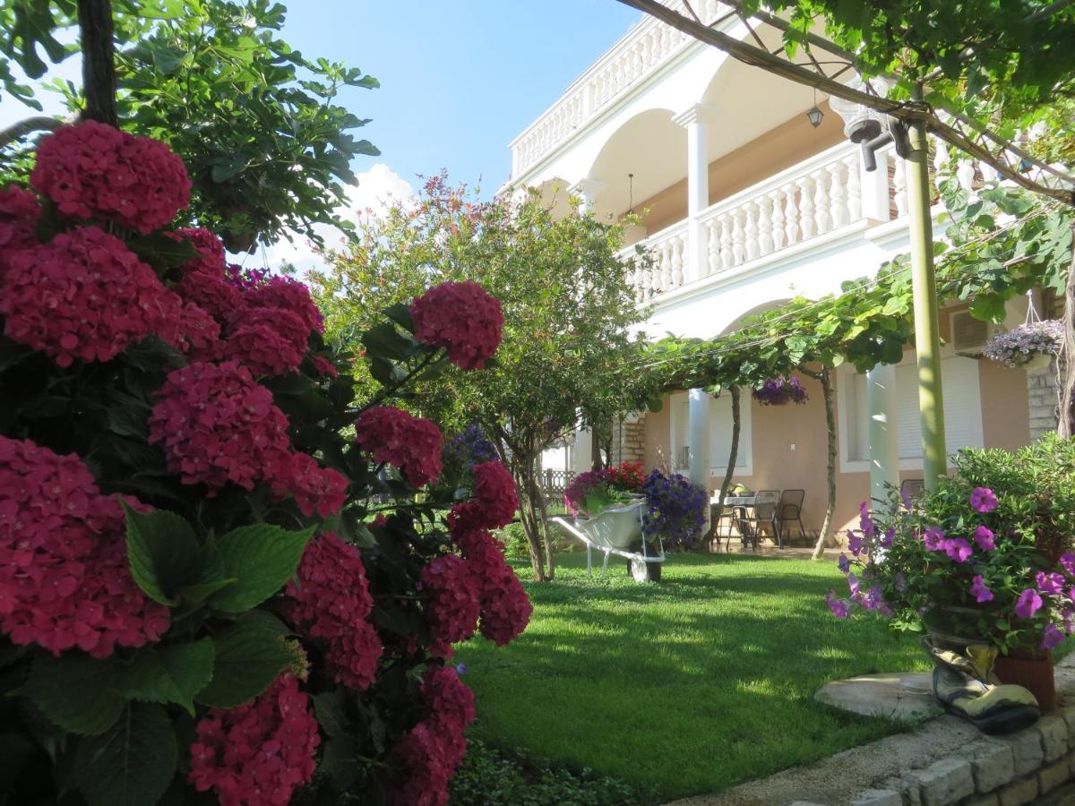 Beach Apartments Roza - The Garden Apartment Biograd Na Moru Exterior photo